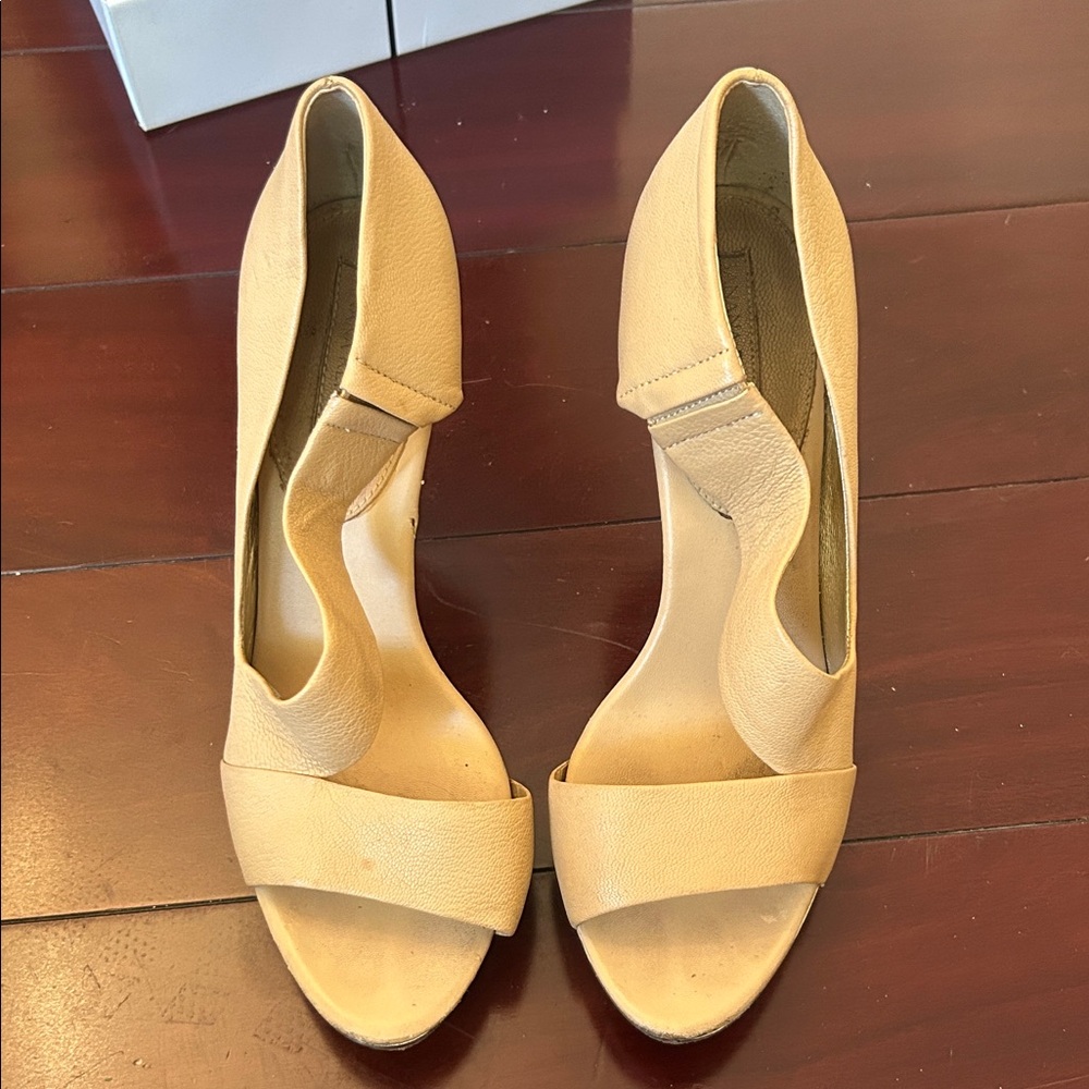 Banana Republic Tan Women's Heels